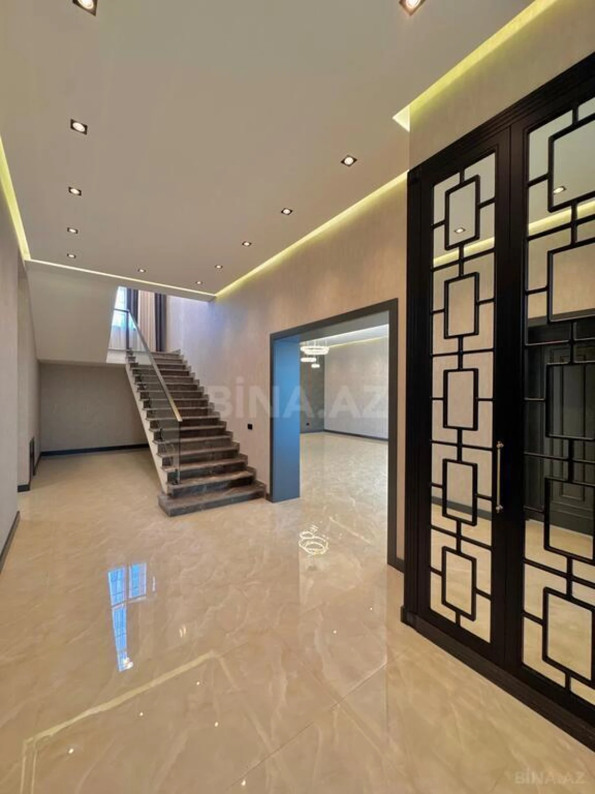 Satılır 6 otaqlı həyət evi 400 m²