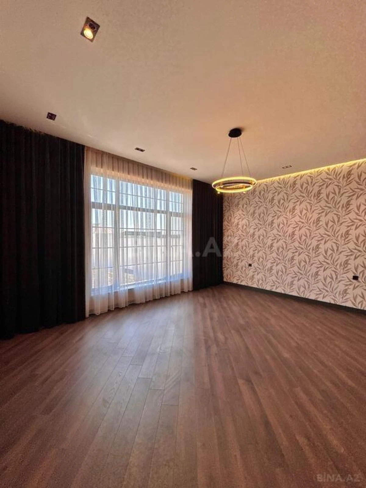 Satılır 6 otaqlı həyət evi 400 m²