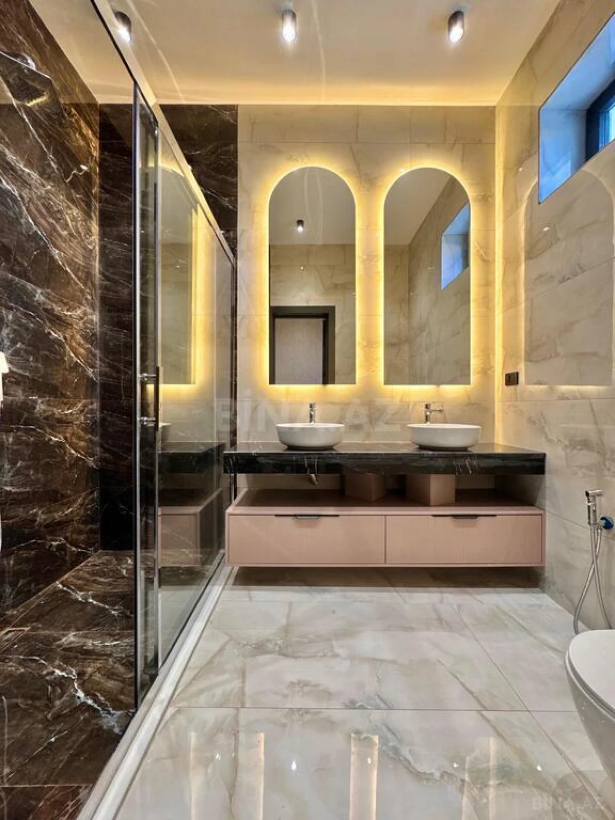 Satılır 6 otaqlı həyət evi 400 m²