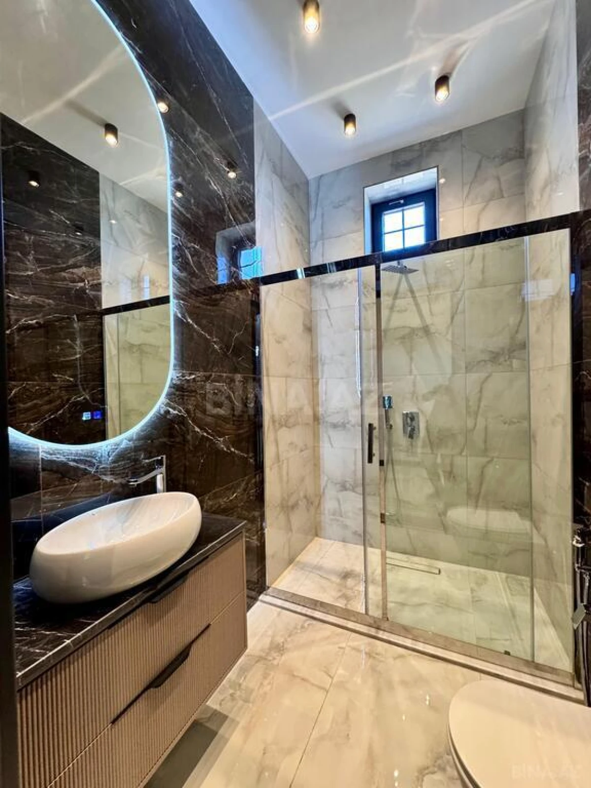 Satılır 6 otaqlı həyət evi 400 m²