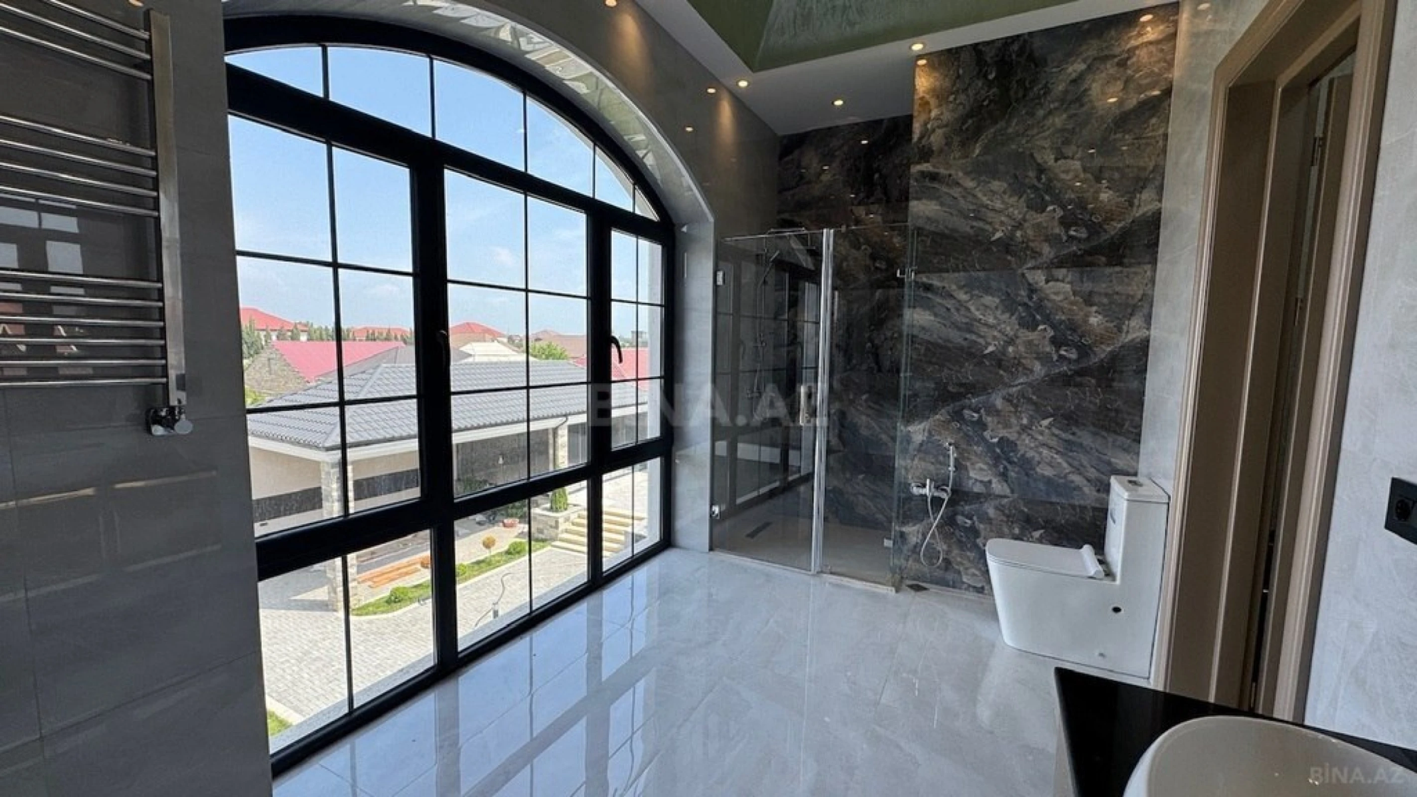 Satılır 6 otaqlı həyət evi 500 m²