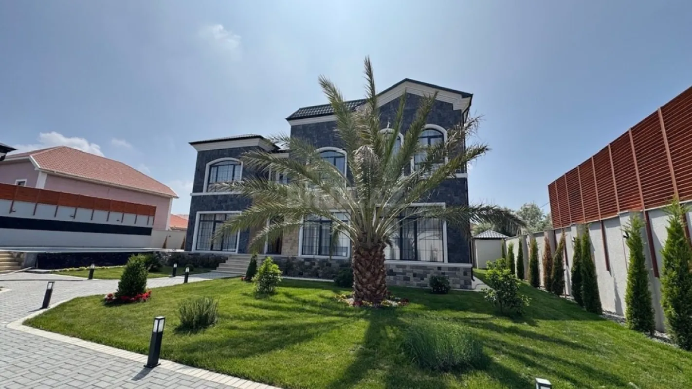 Satılır 6 otaqlı həyət evi 500 m²