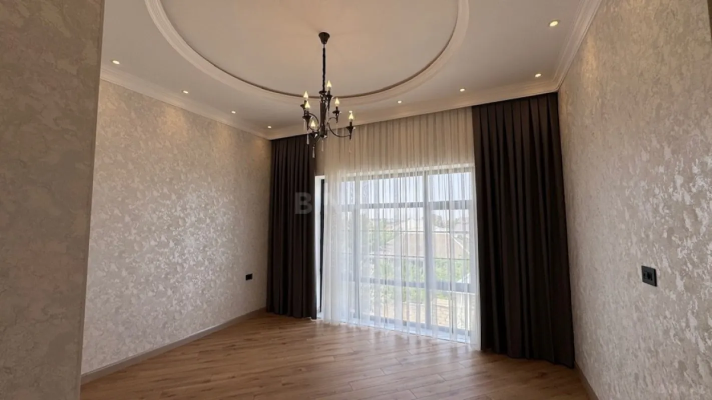Satılır 6 otaqlı həyət evi 500 m²