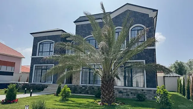 Satılır 6 otaqlı həyət evi 500 m²