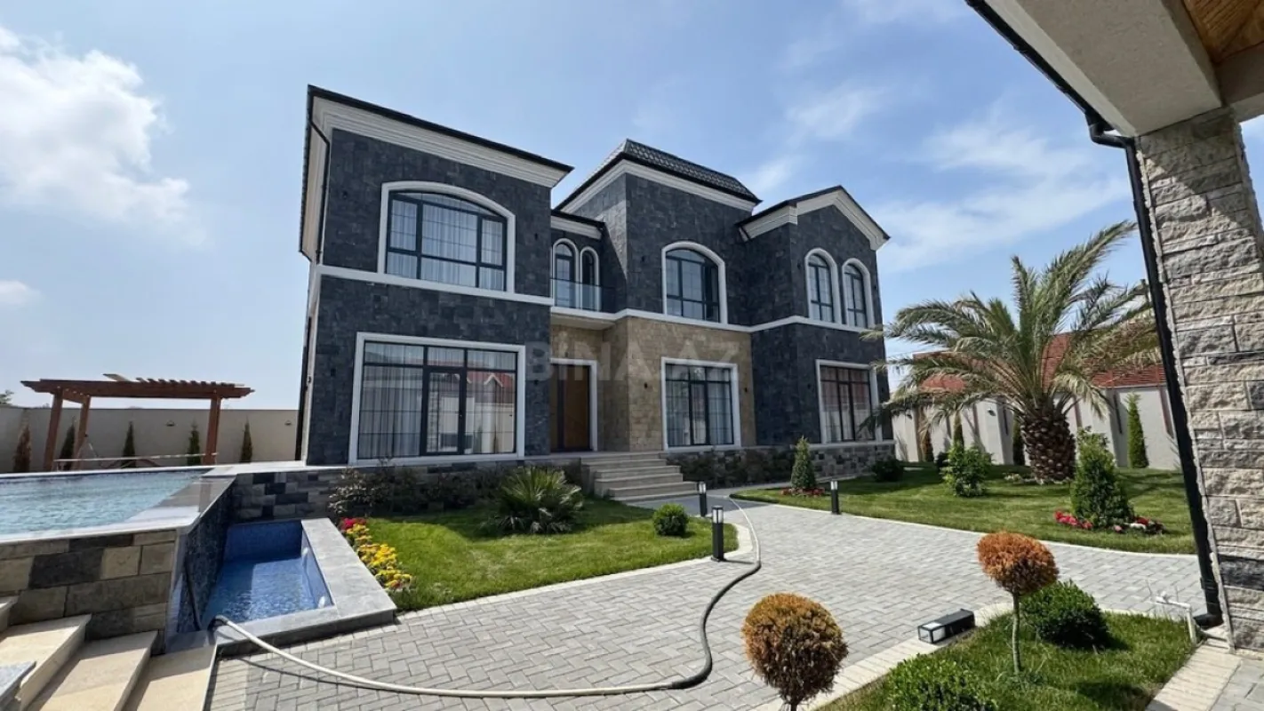 Satılır 6 otaqlı həyət evi 500 m²