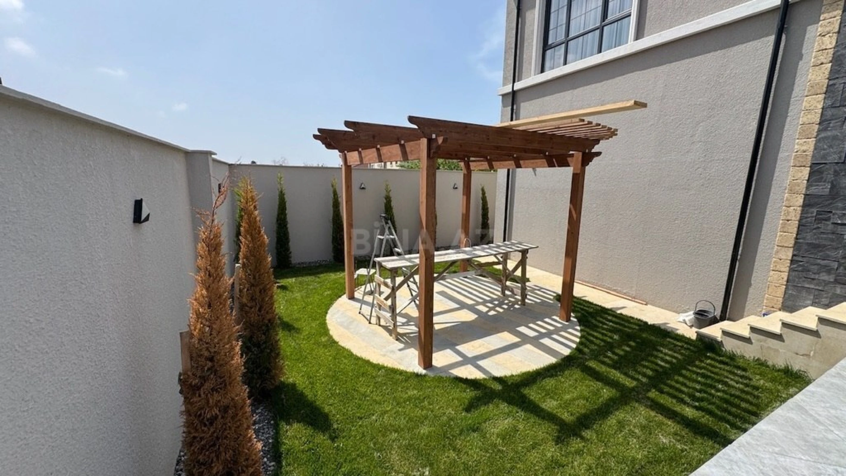 Satılır 6 otaqlı həyət evi 500 m²