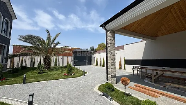 Satılır 6 otaqlı həyət evi 500 m²