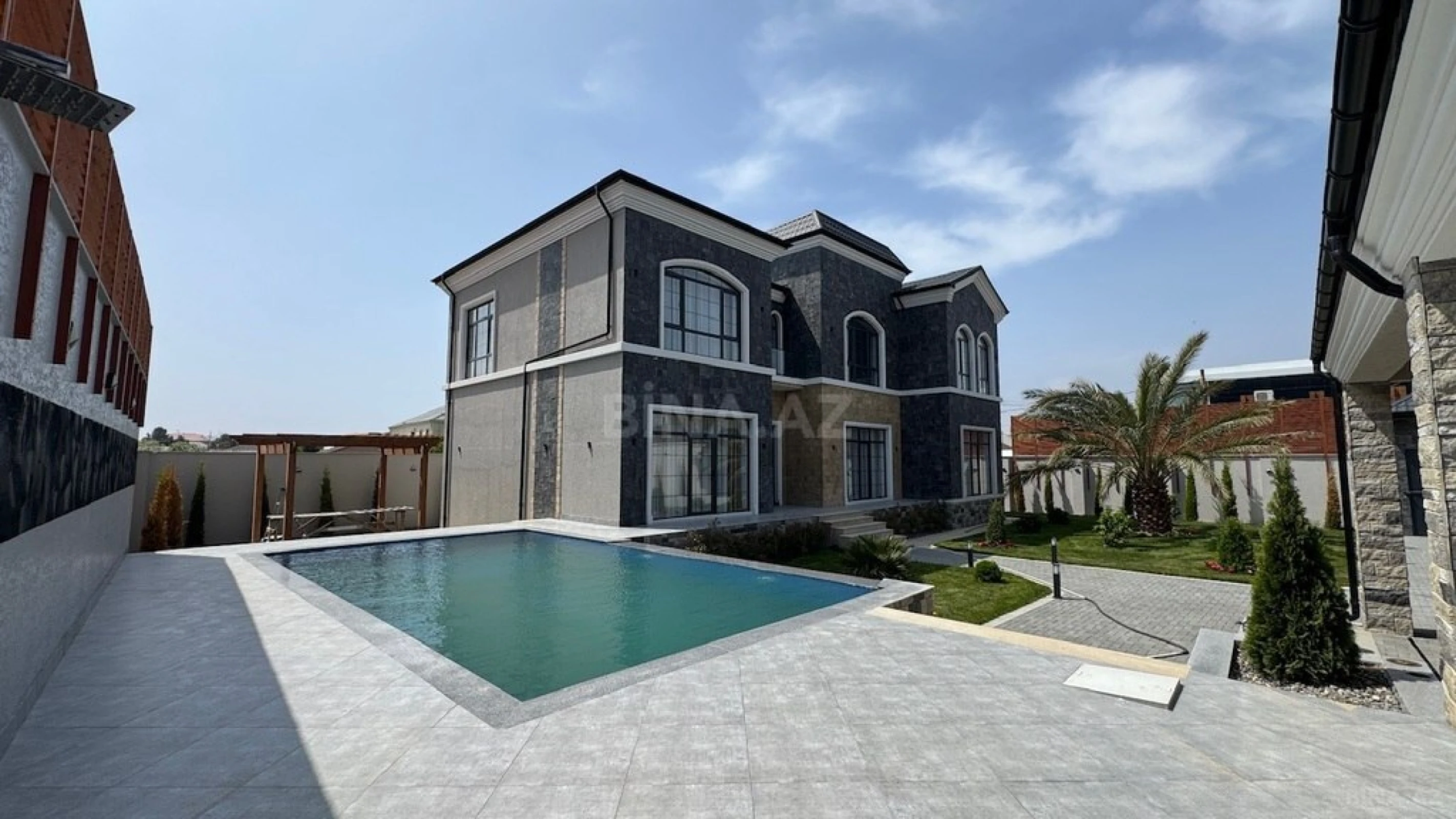 Satılır 6 otaqlı həyət evi 500 m²