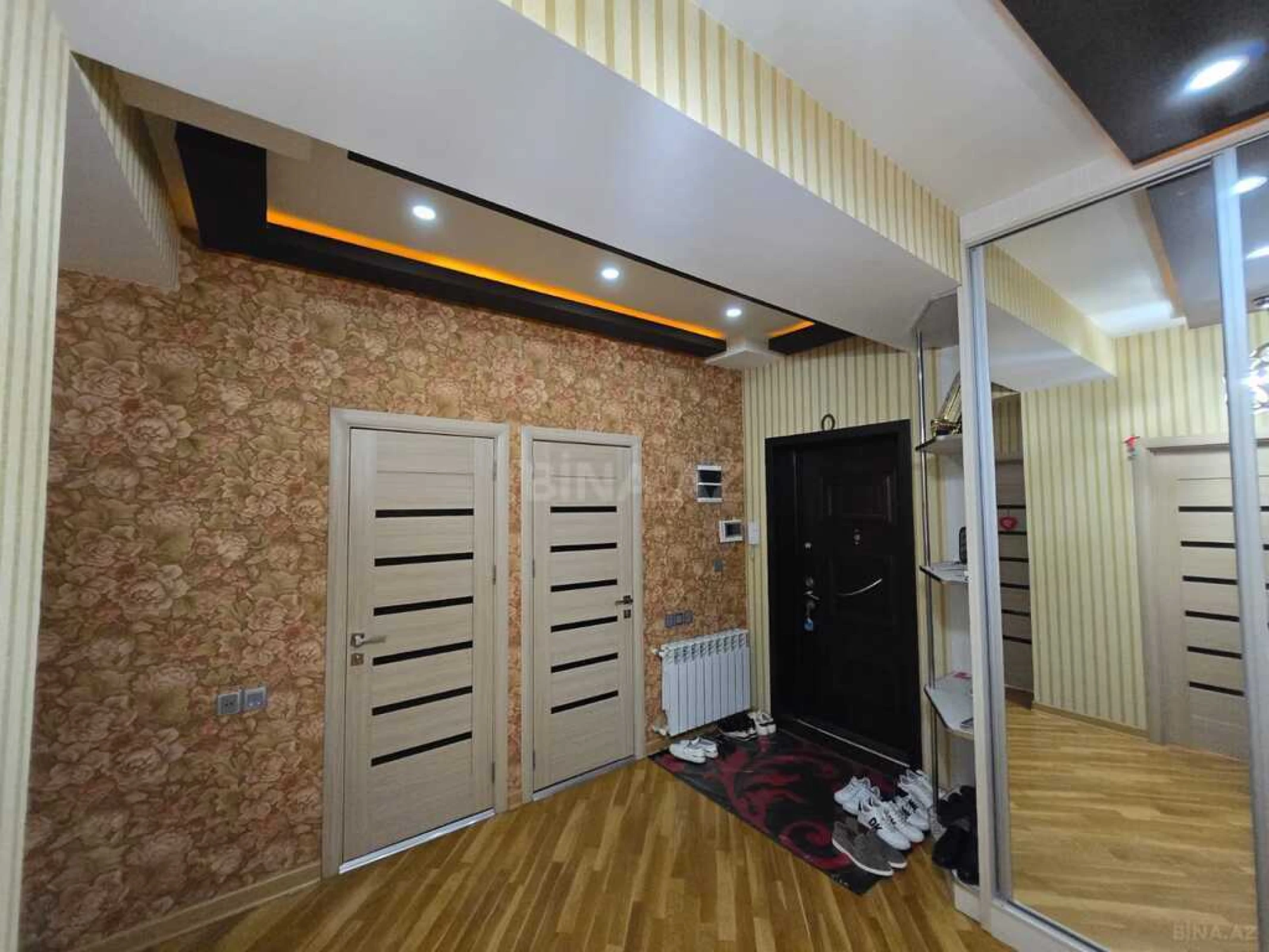 Satılır 4 otaqlı mənzil 145 m²