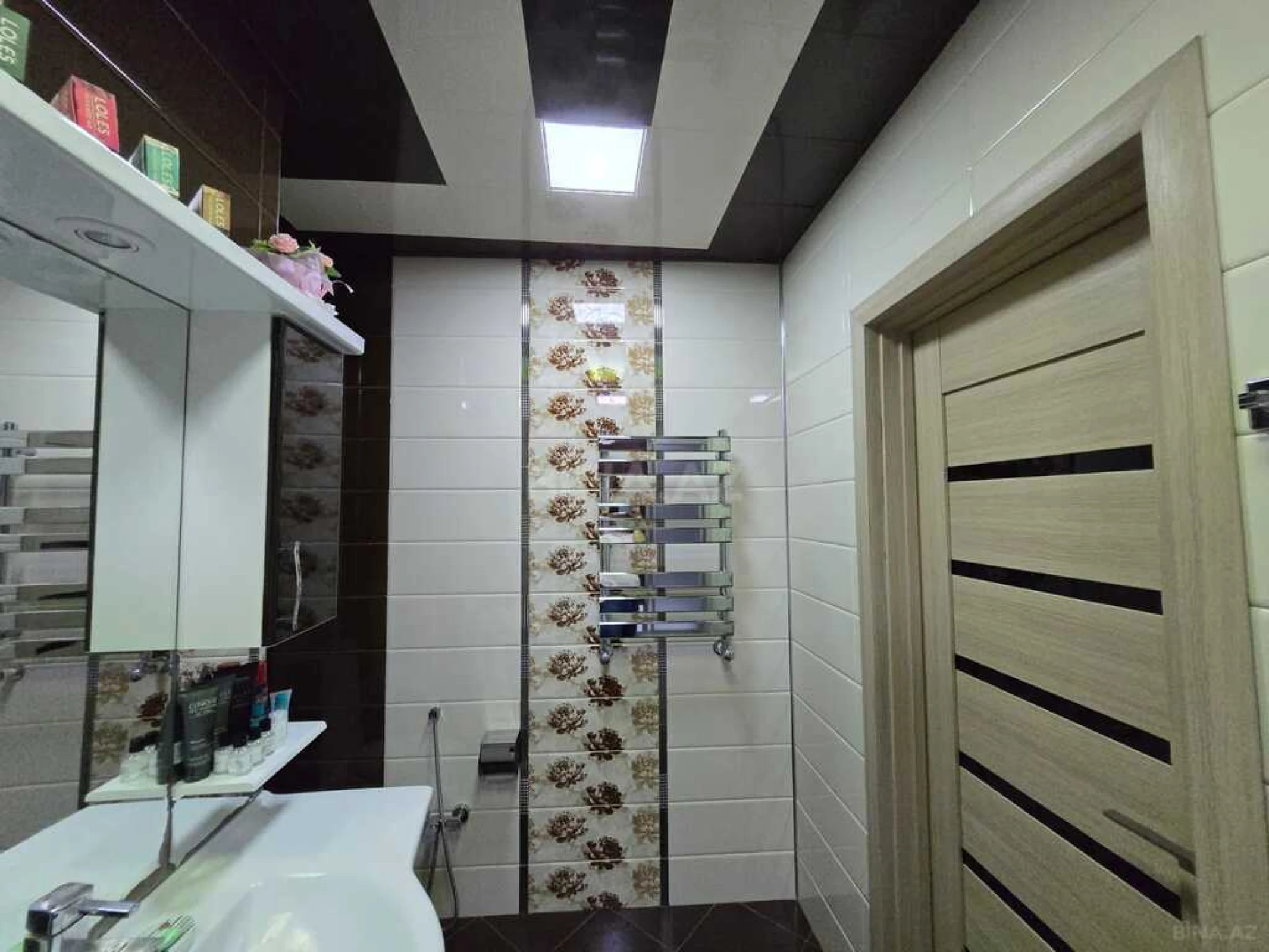 Satılır 4 otaqlı mənzil 145 m²