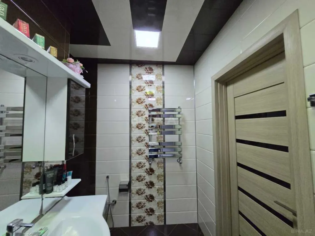 Satılır 4 otaqlı mənzil 145 m²