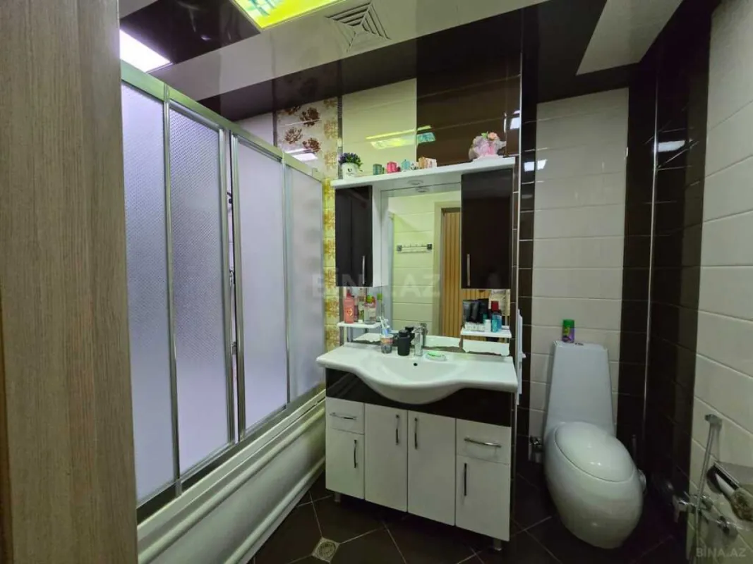 Satılır 4 otaqlı mənzil 145 m²