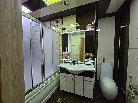 Satılır 4 otaqlı mənzil 145 m²