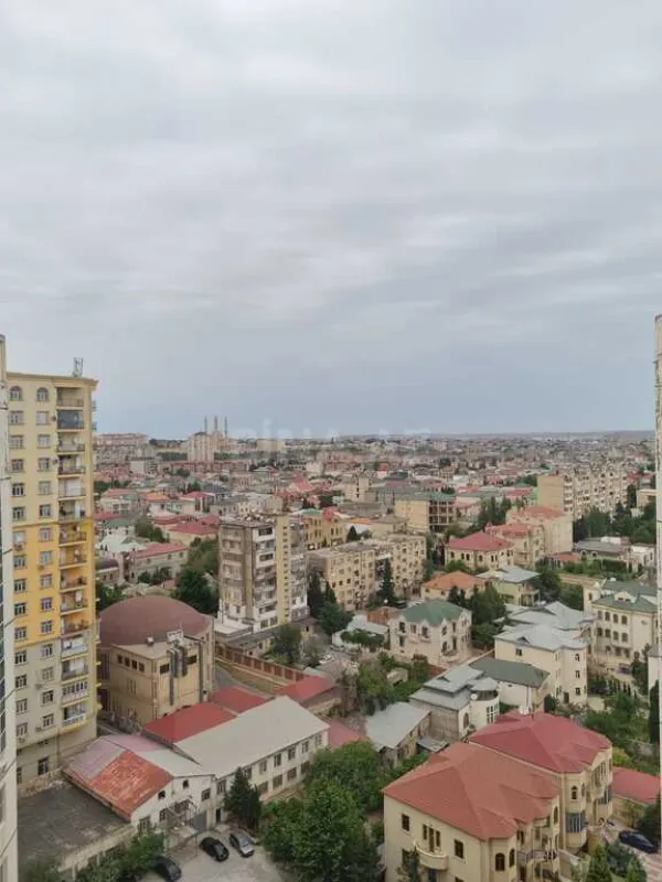Satılır 4 otaqlı mənzil 145 m²