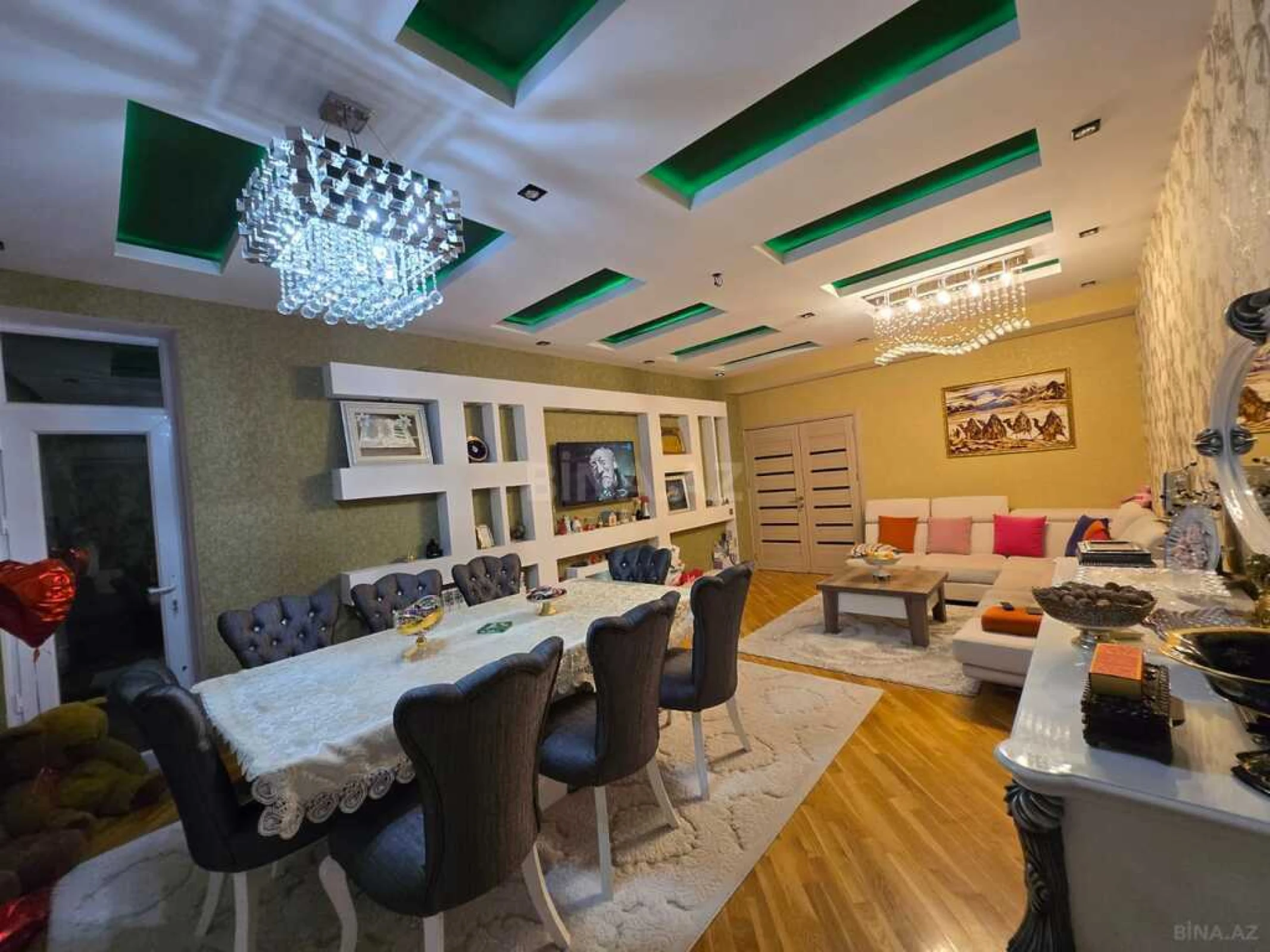 Satılır 4 otaqlı mənzil 145 m²