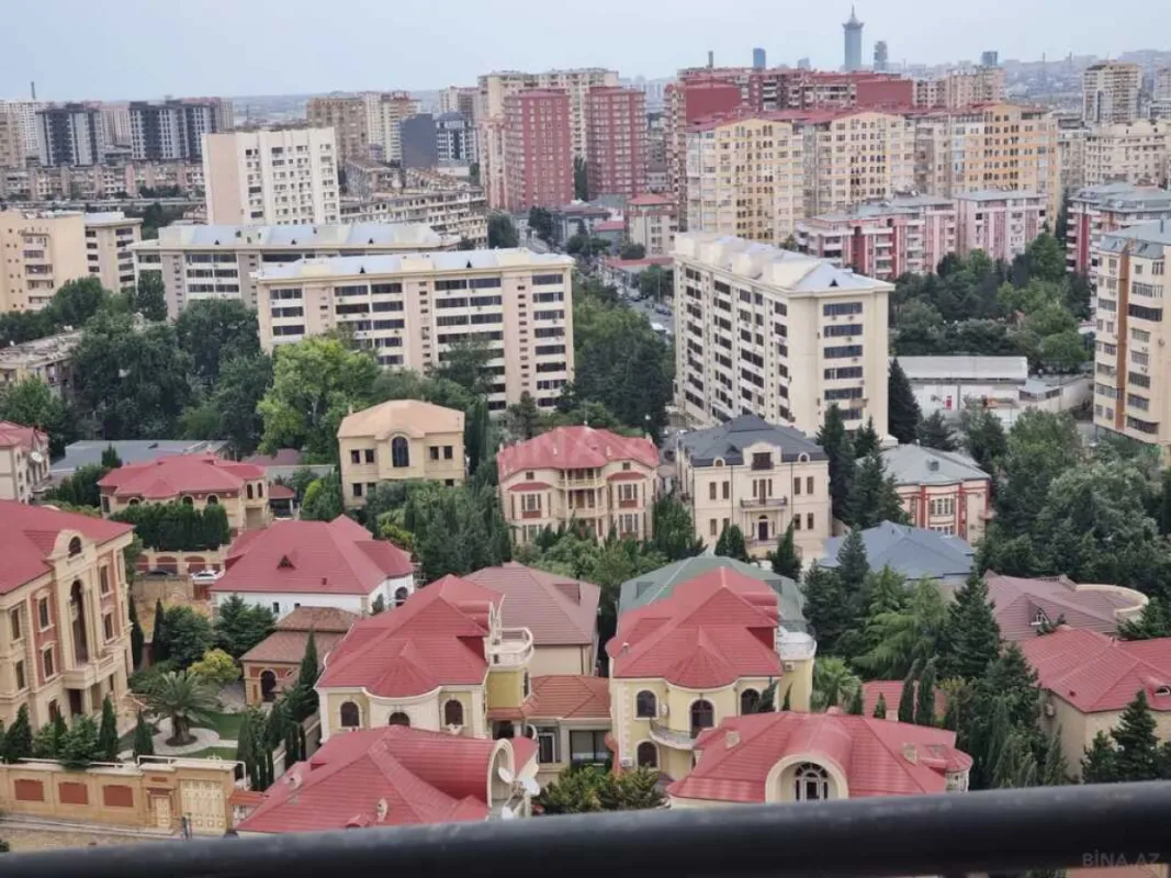 Satılır 4 otaqlı mənzil 145 m²