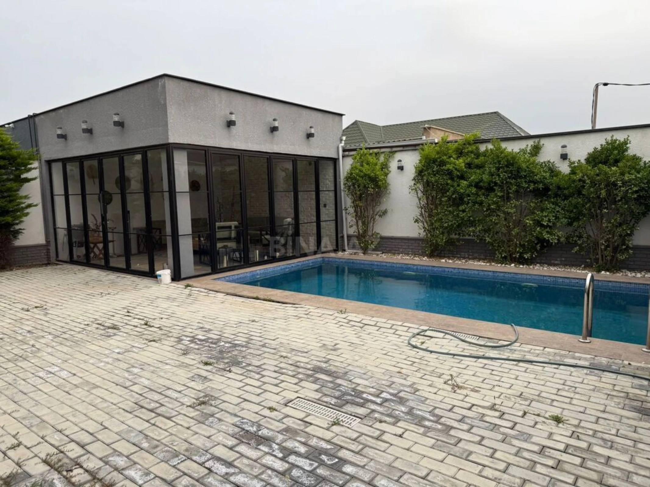 Kirayə verilir 4 otaqlı həyət evi 300 m²