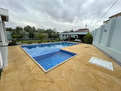 Kirayə verilir 5 otaqlı həyət evi 280 m²