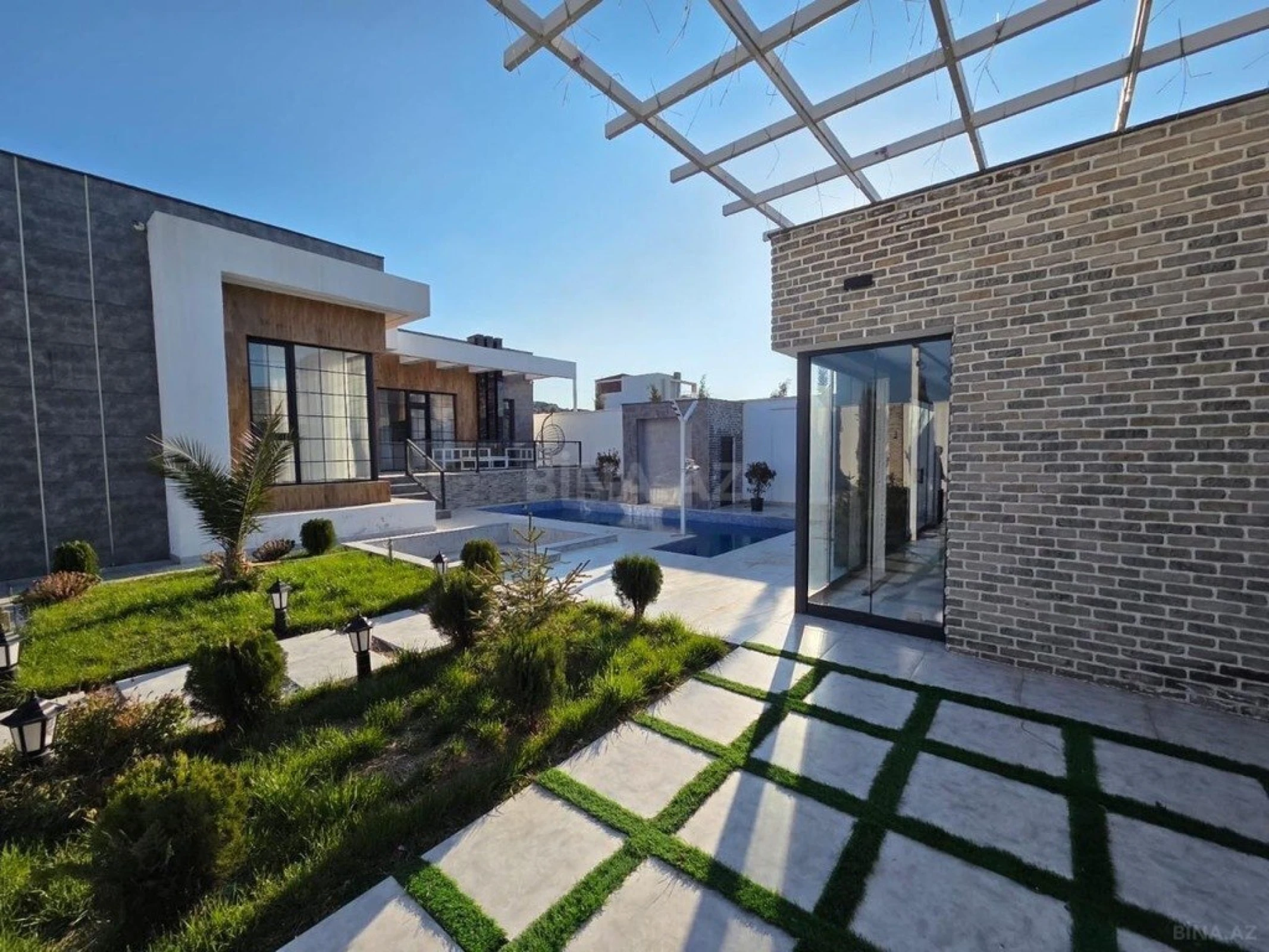 Kirayə verilir 5 otaqlı həyət evi 290 m²
