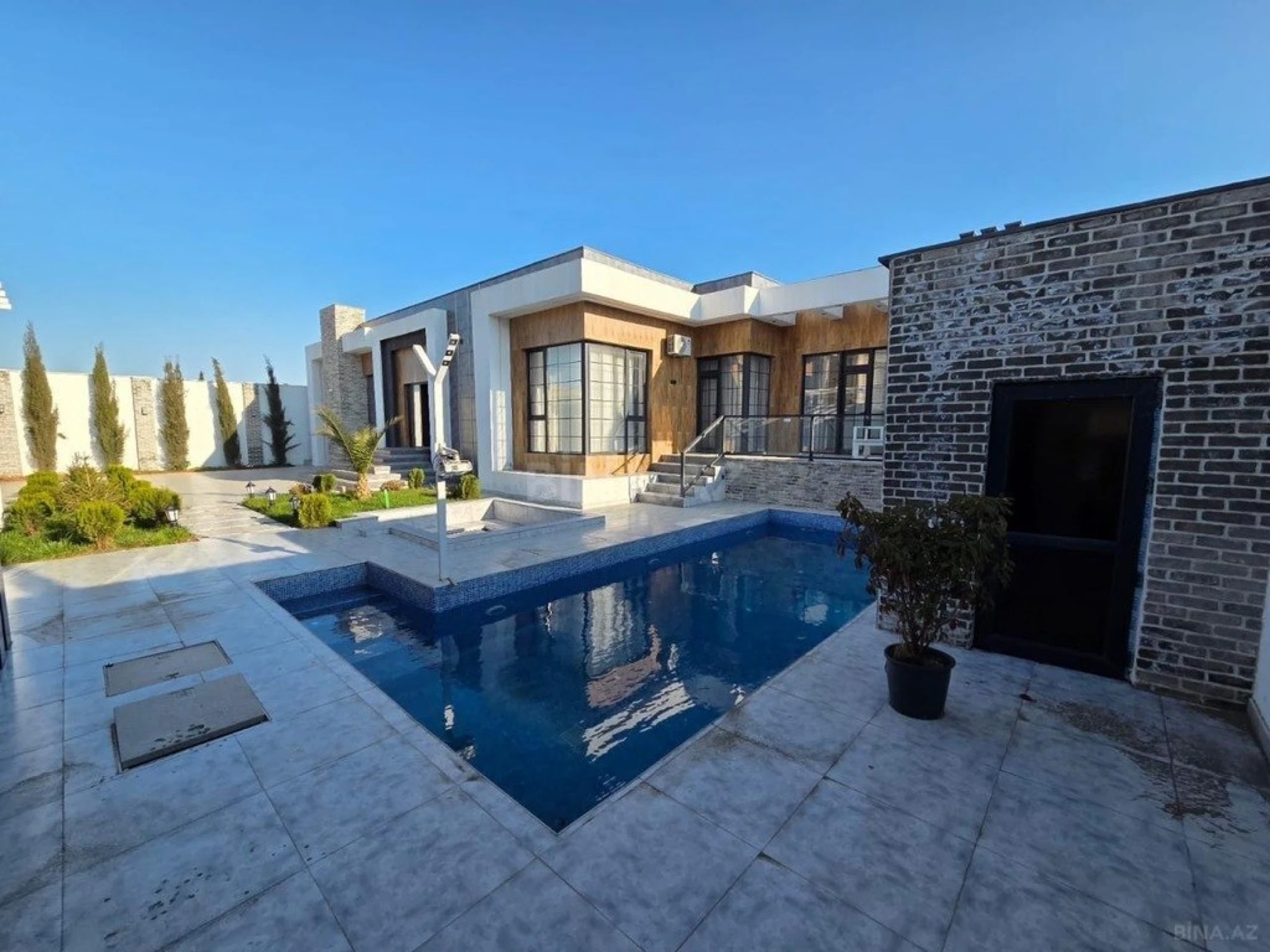 Kirayə verilir 5 otaqlı həyət evi 290 m²