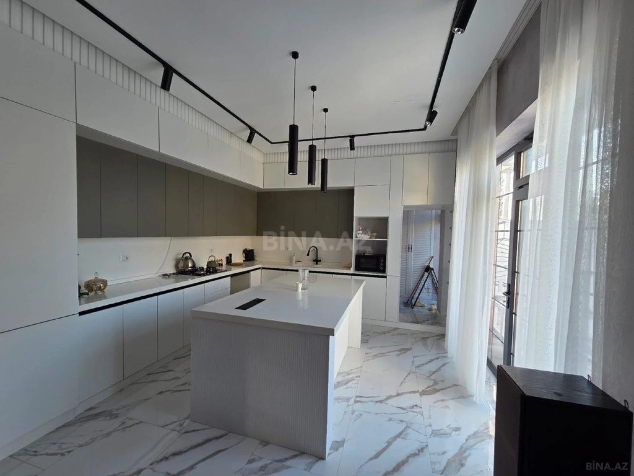 Kirayə verilir 5 otaqlı həyət evi 290 m²