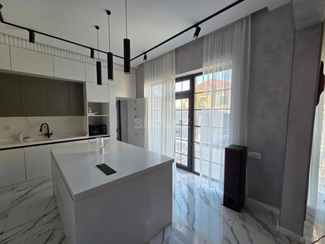 Kirayə verilir 5 otaqlı həyət evi 290 m²