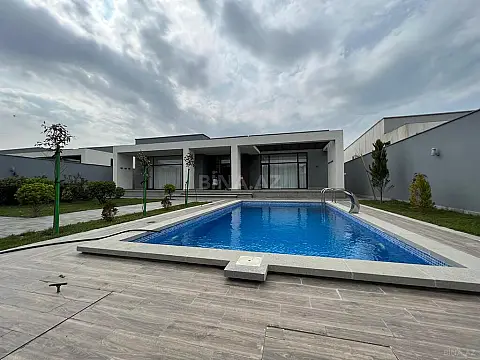 Kirayə verilir 4 otaqlı həyət evi 280 m²