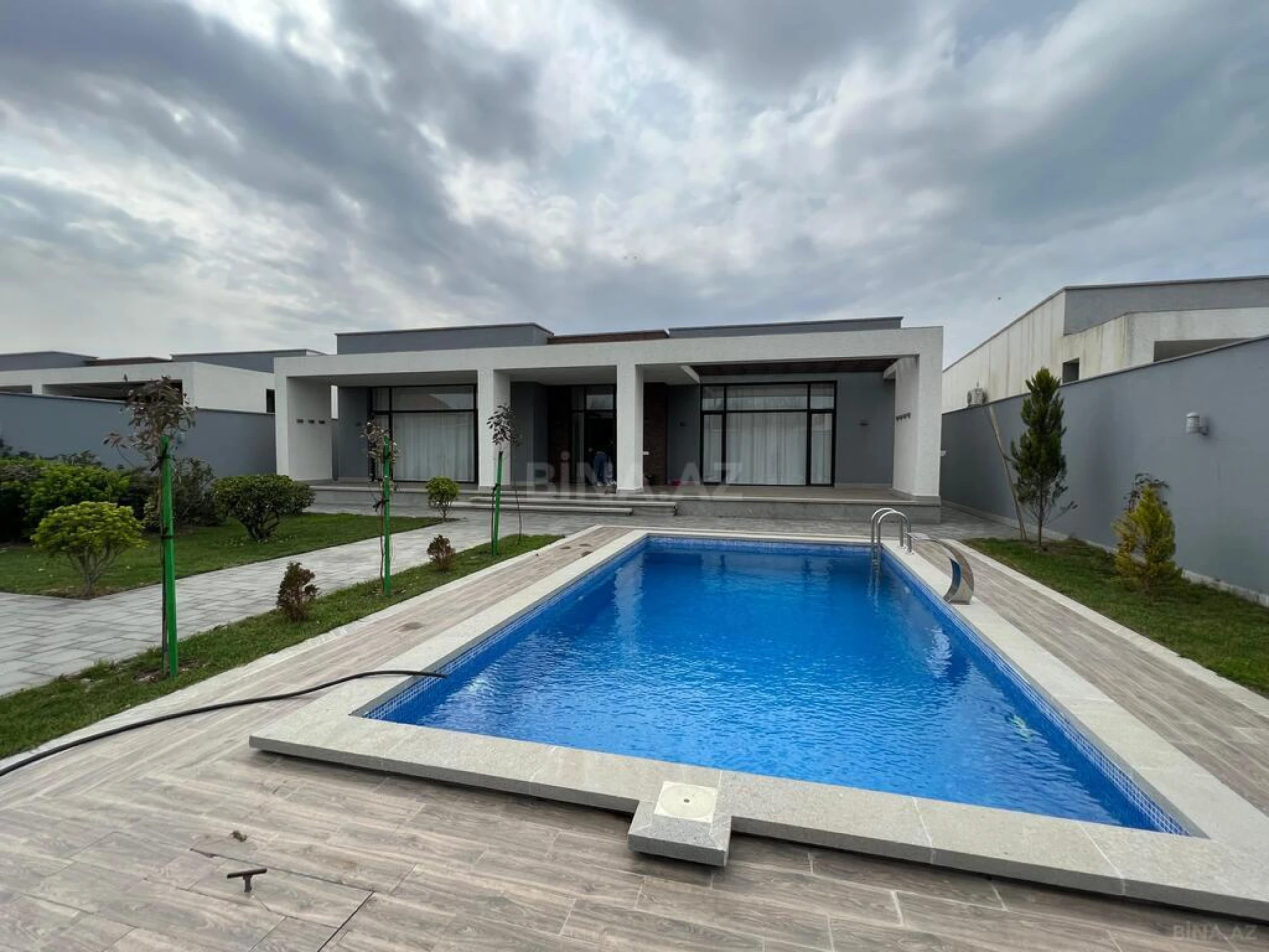 Kirayə verilir 4 otaqlı həyət evi 280 m²
