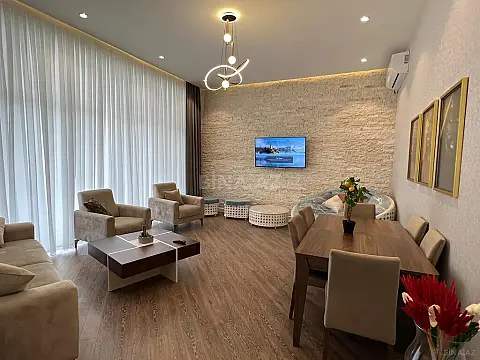 Kirayə verilir 4 otaqlı həyət evi 280 m²