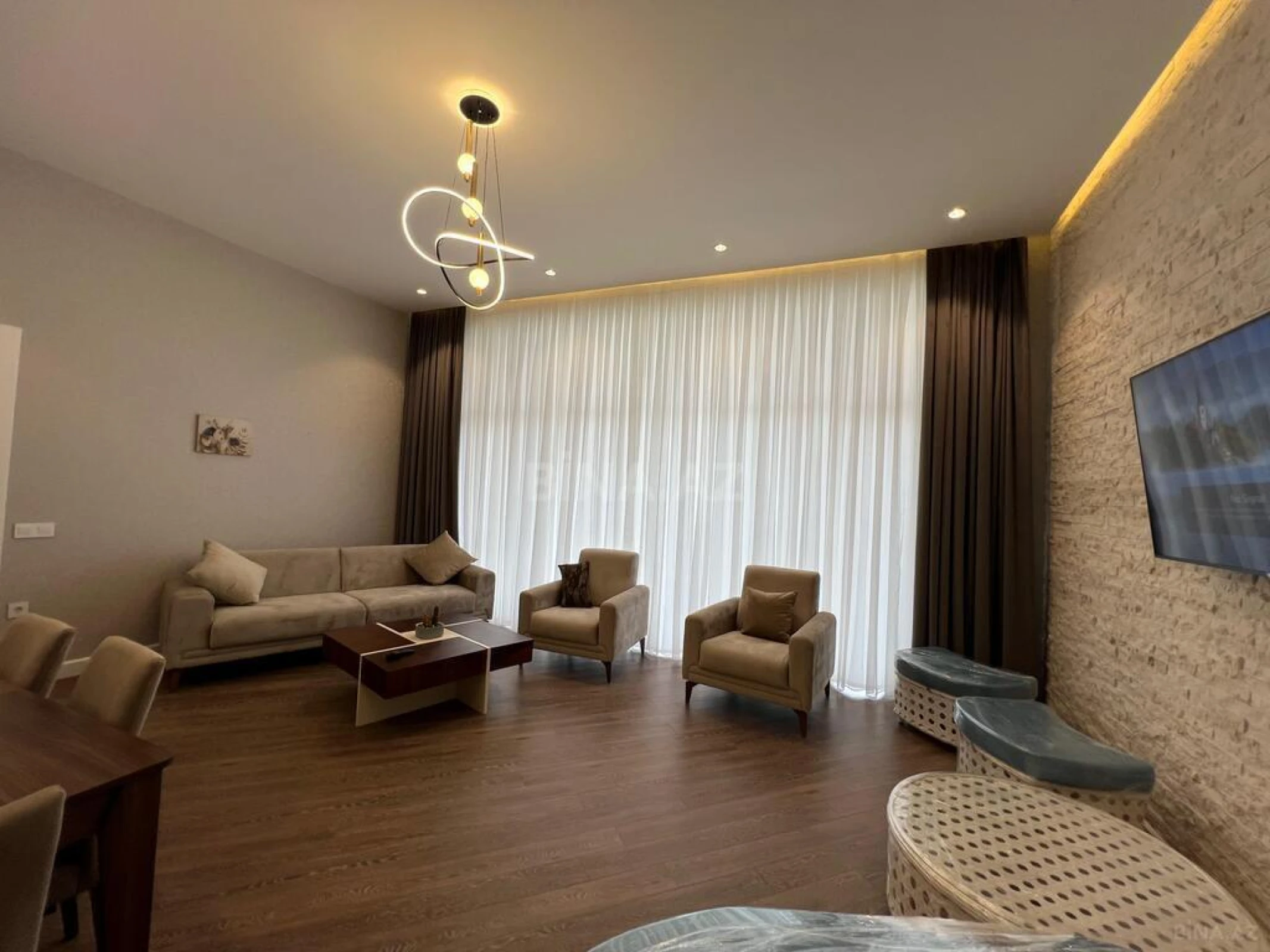 Kirayə verilir 4 otaqlı həyət evi 280 m²
