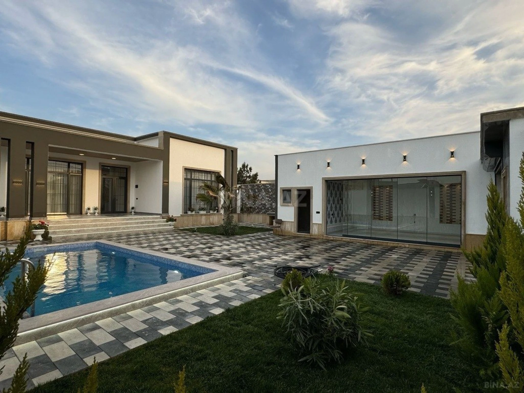 Kirayə verilir 4 otaqlı həyət evi 240 m²