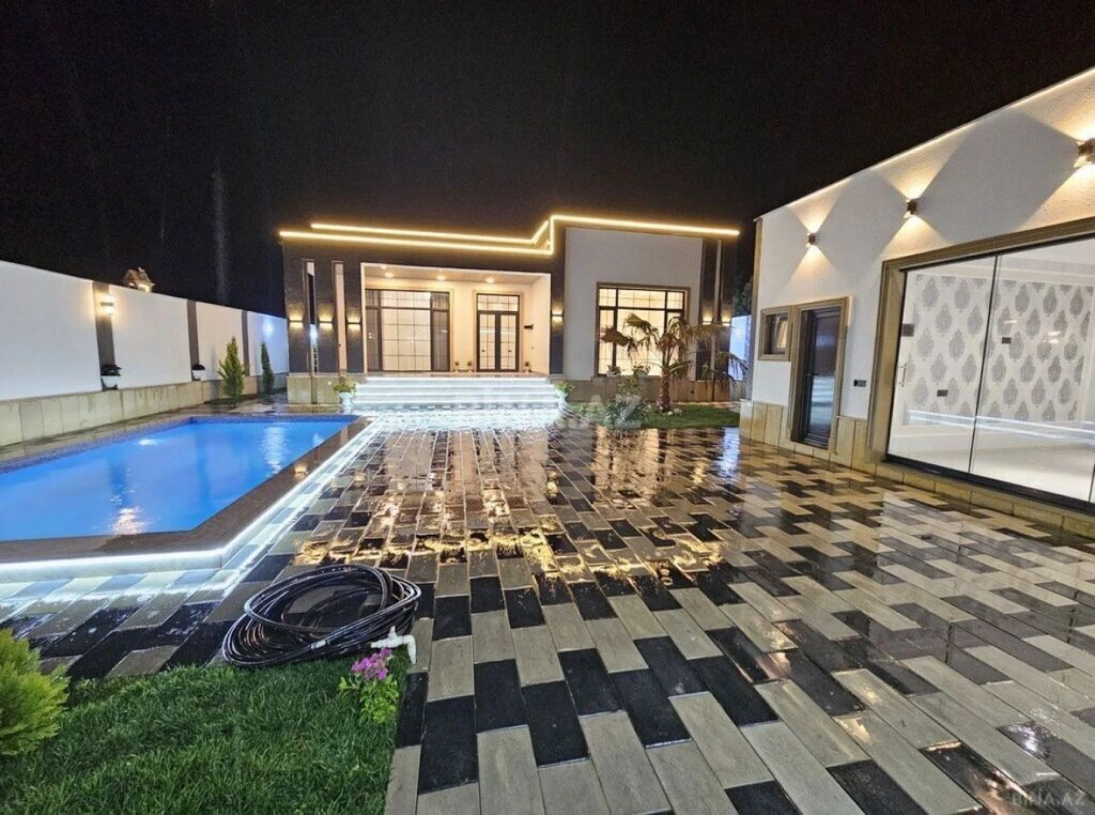 Kirayə verilir 4 otaqlı həyət evi 240 m²