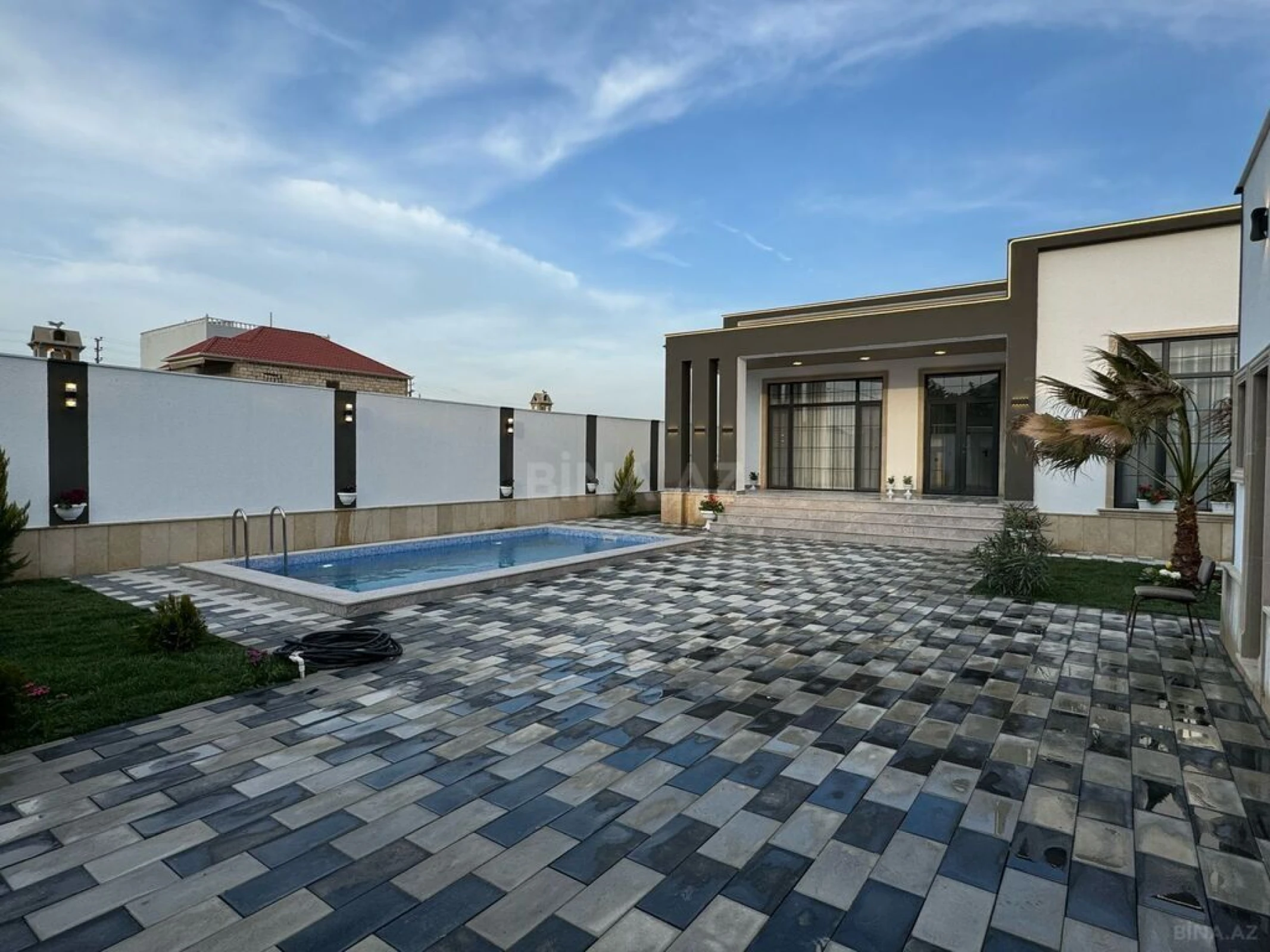 Kirayə verilir 4 otaqlı həyət evi 240 m²