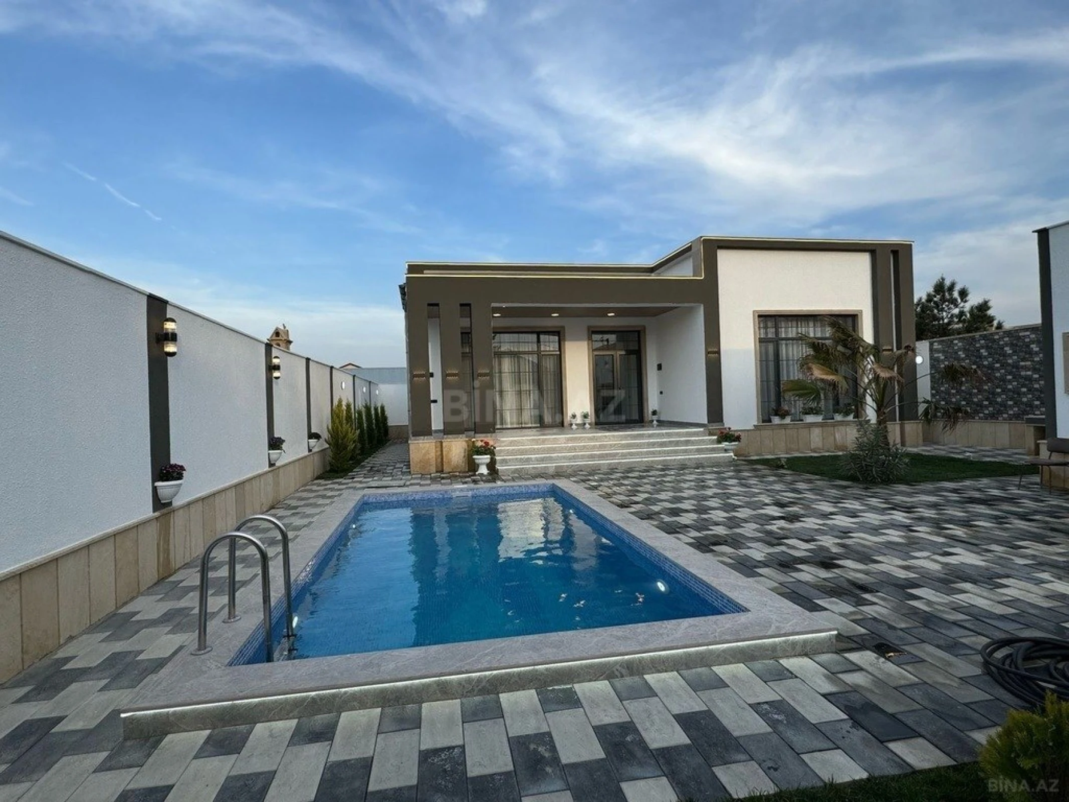 Kirayə verilir 4 otaqlı həyət evi 240 m²