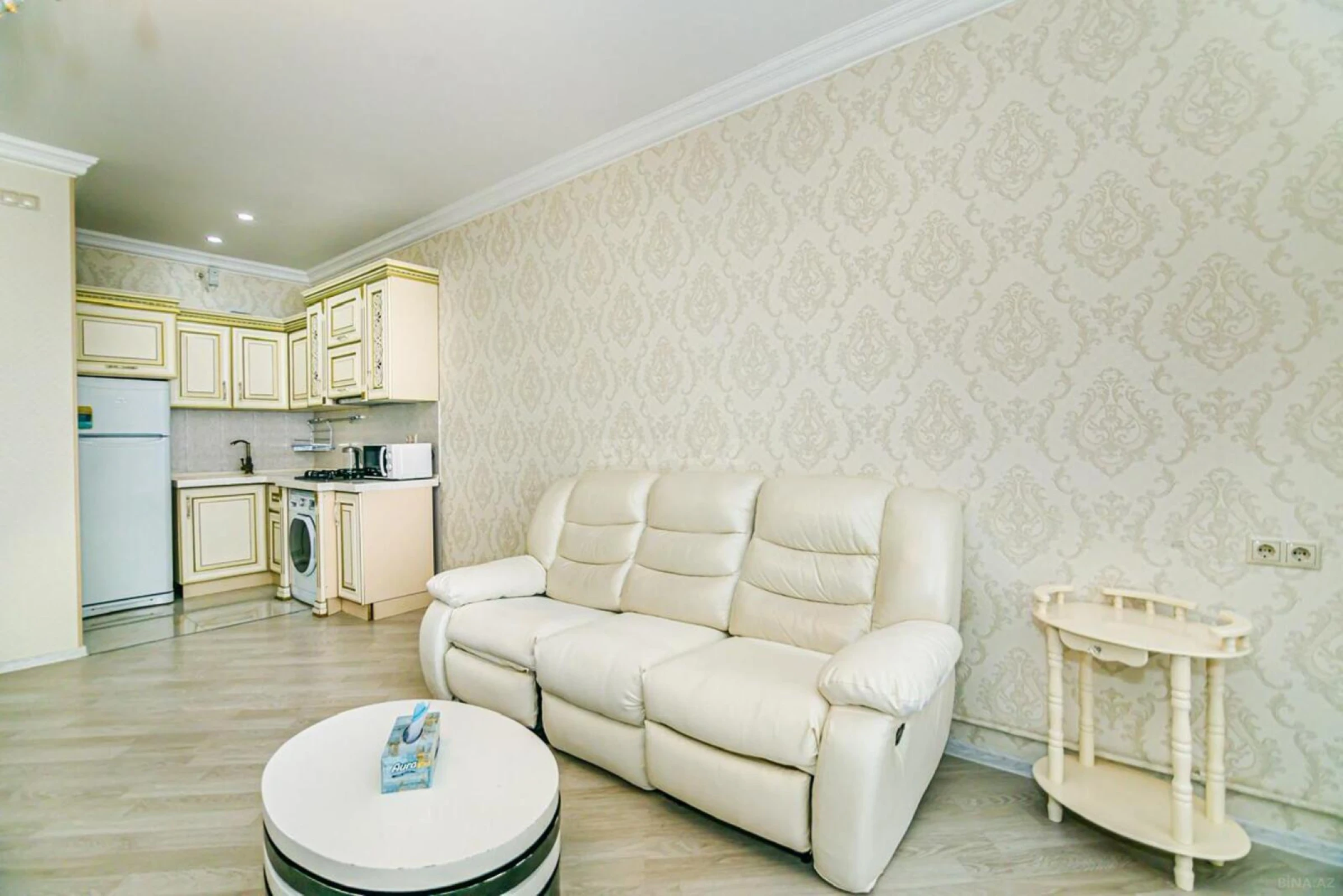 Kirayə verilir 2 otaqlı mənzil 105 m²