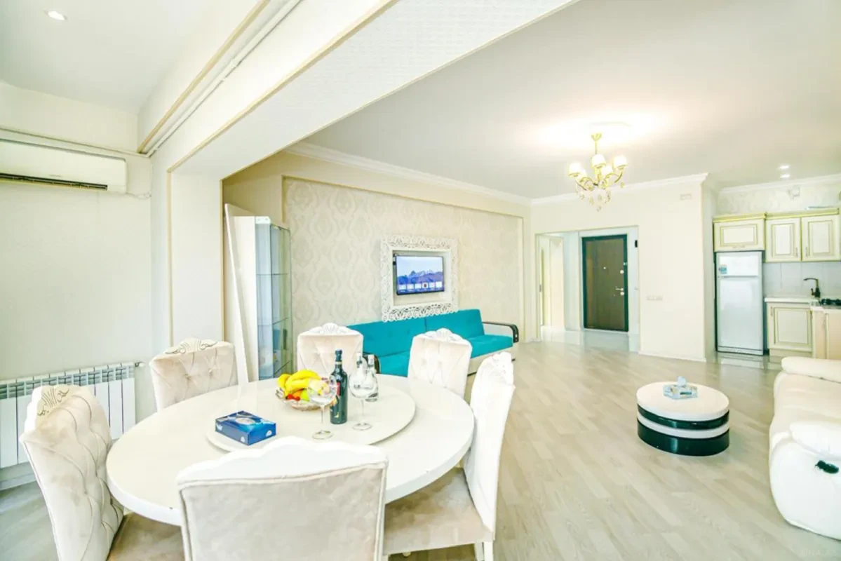 Kirayə verilir 2 otaqlı mənzil 105 m²
