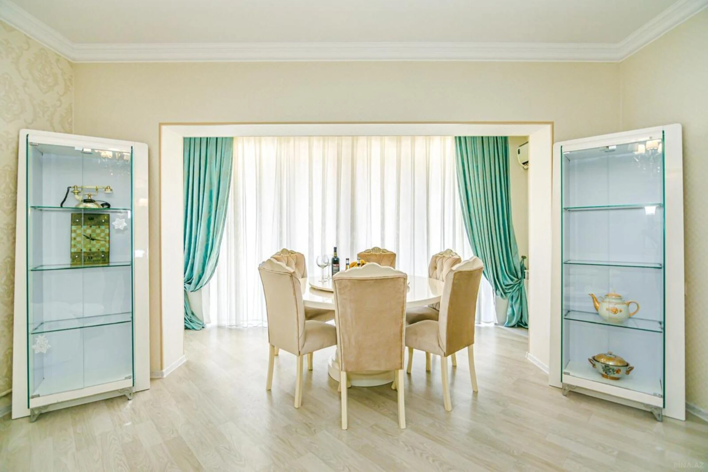 Kirayə verilir 2 otaqlı mənzil 105 m²