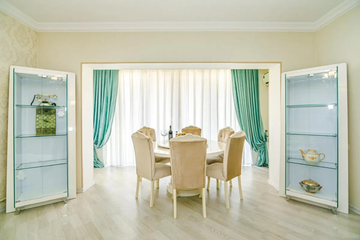 Kirayə verilir 2 otaqlı mənzil 105 m²