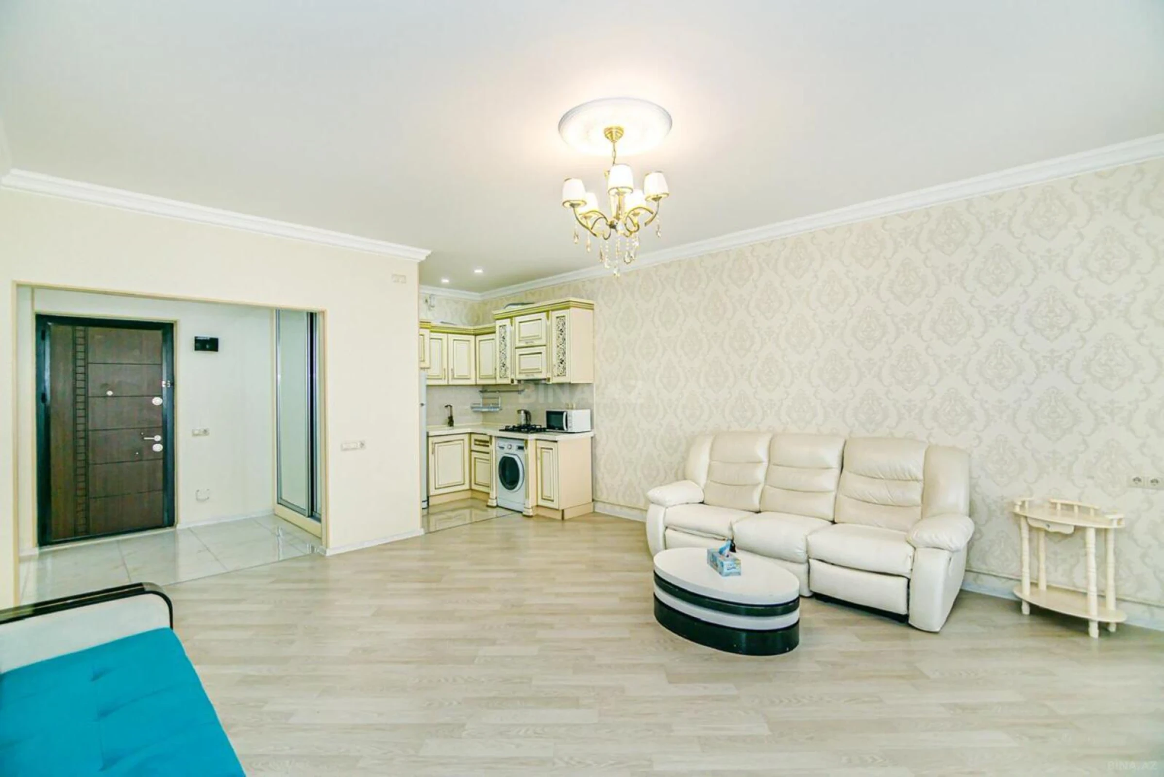 Kirayə verilir 2 otaqlı mənzil 105 m²