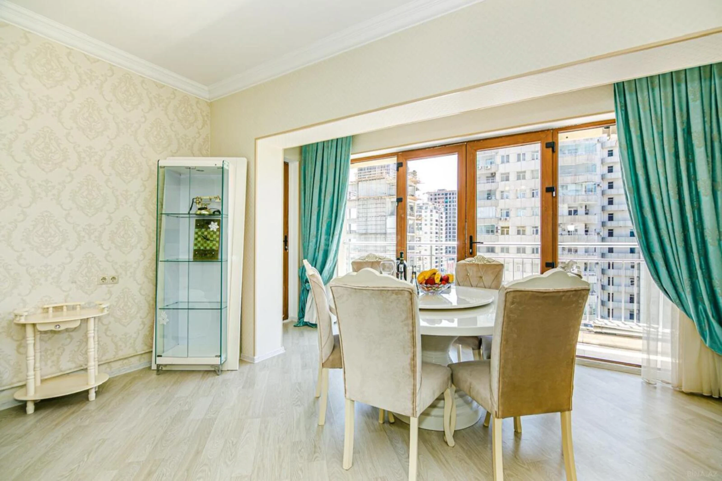 Kirayə verilir 2 otaqlı mənzil 105 m²