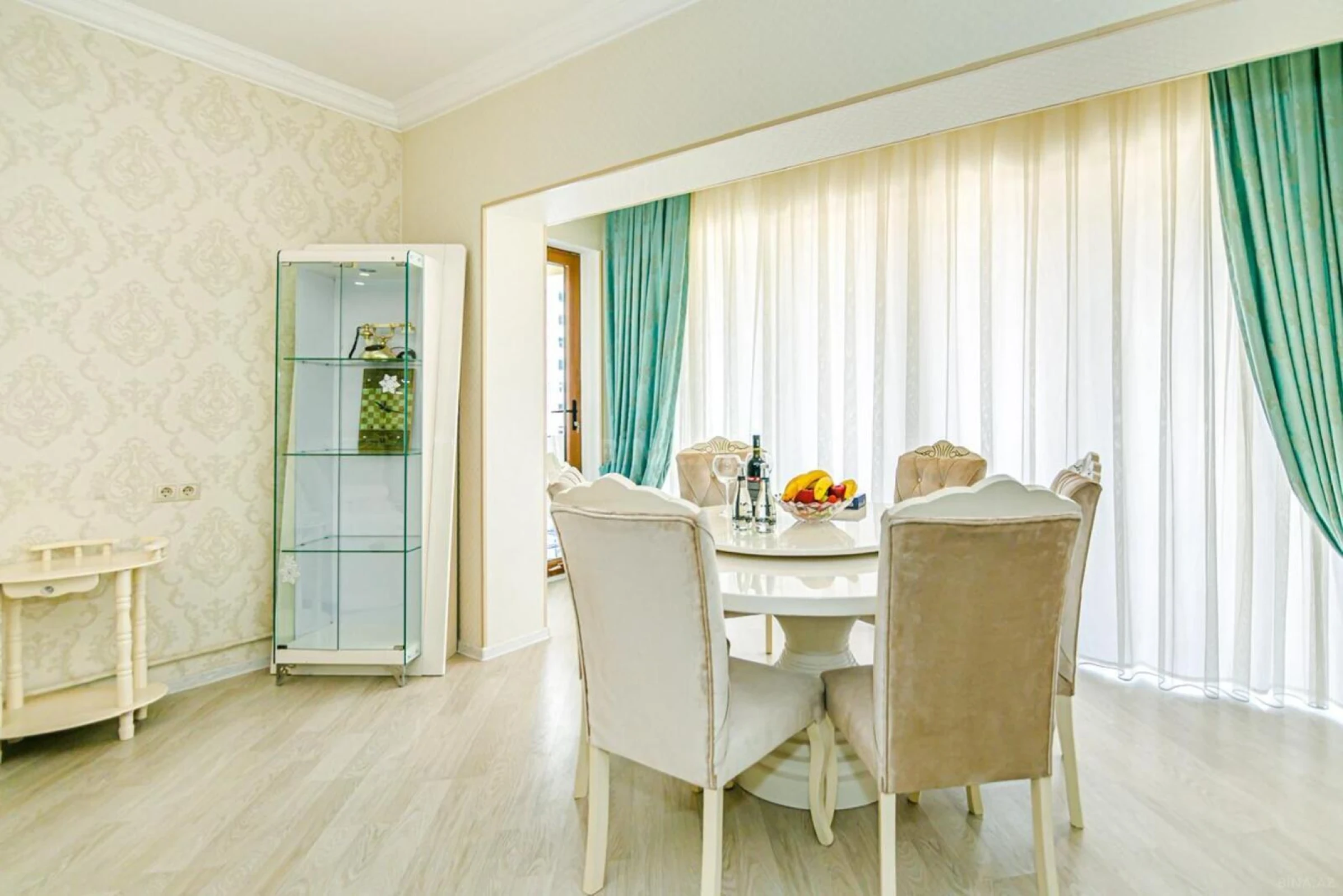 Kirayə verilir 2 otaqlı mənzil 105 m²