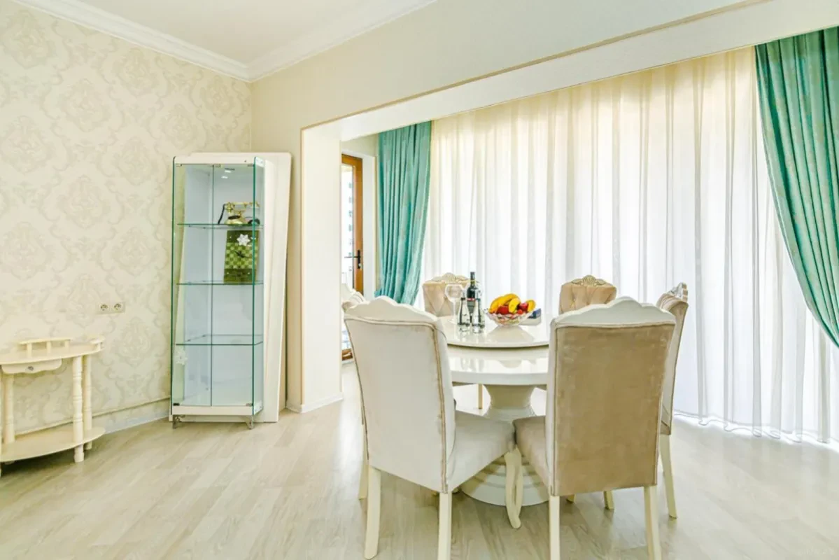 Kirayə verilir 2 otaqlı mənzil 105 m²