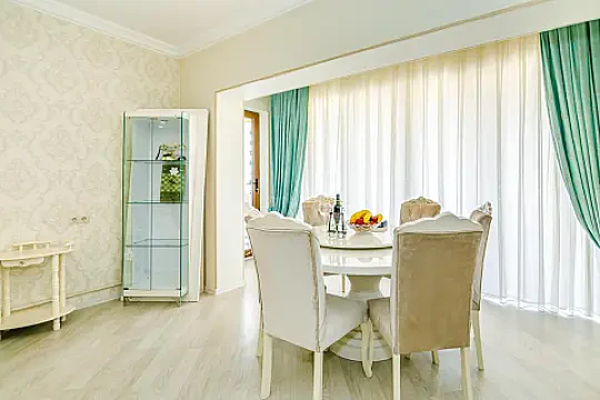 Kirayə verilir 2 otaqlı mənzil 105 m²