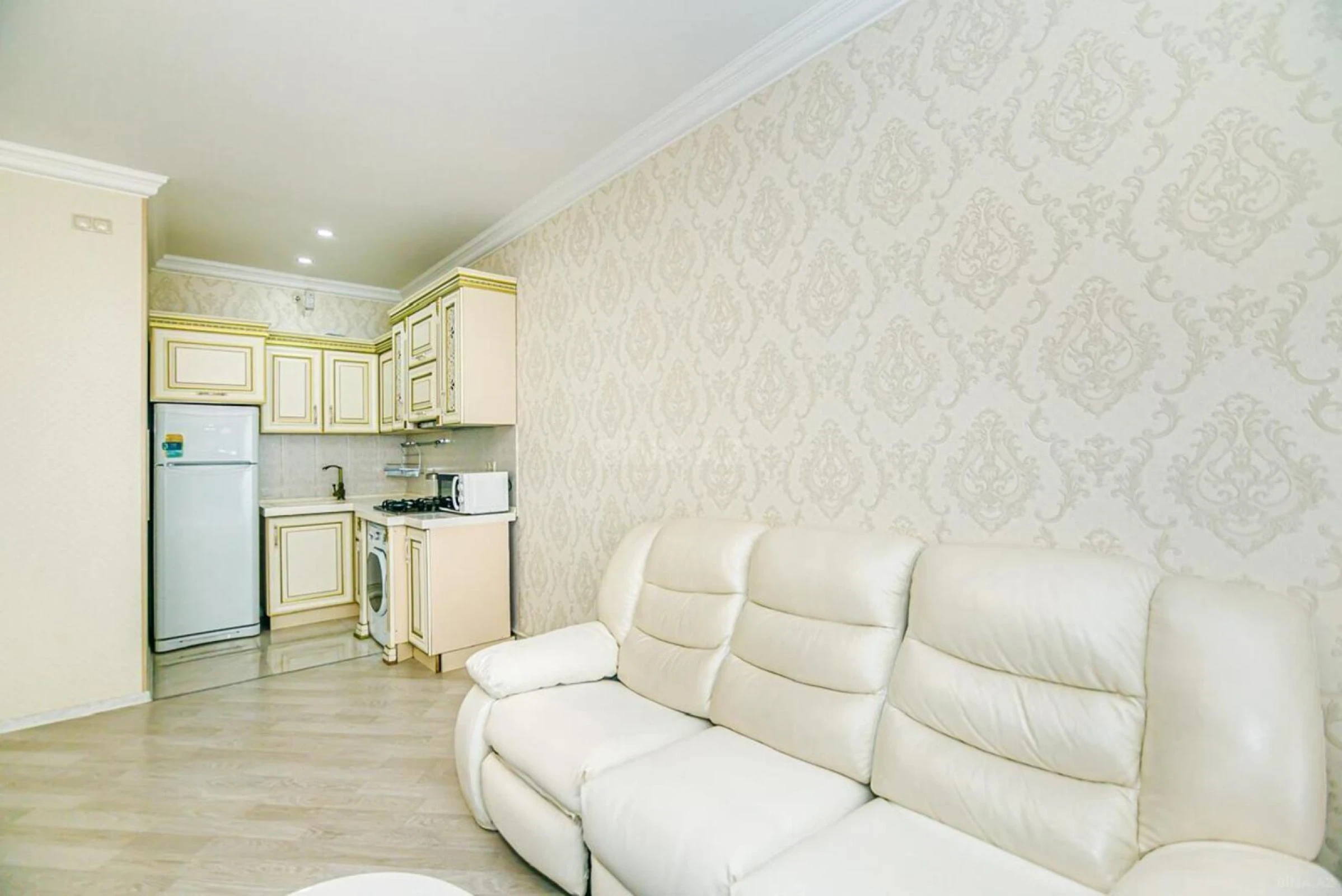 Kirayə verilir 2 otaqlı mənzil 105 m²