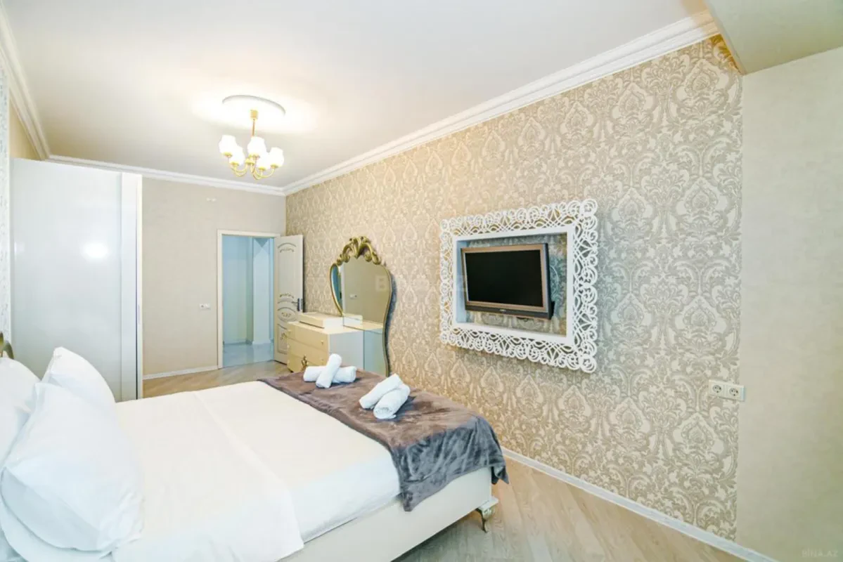 Kirayə verilir 2 otaqlı mənzil 105 m²