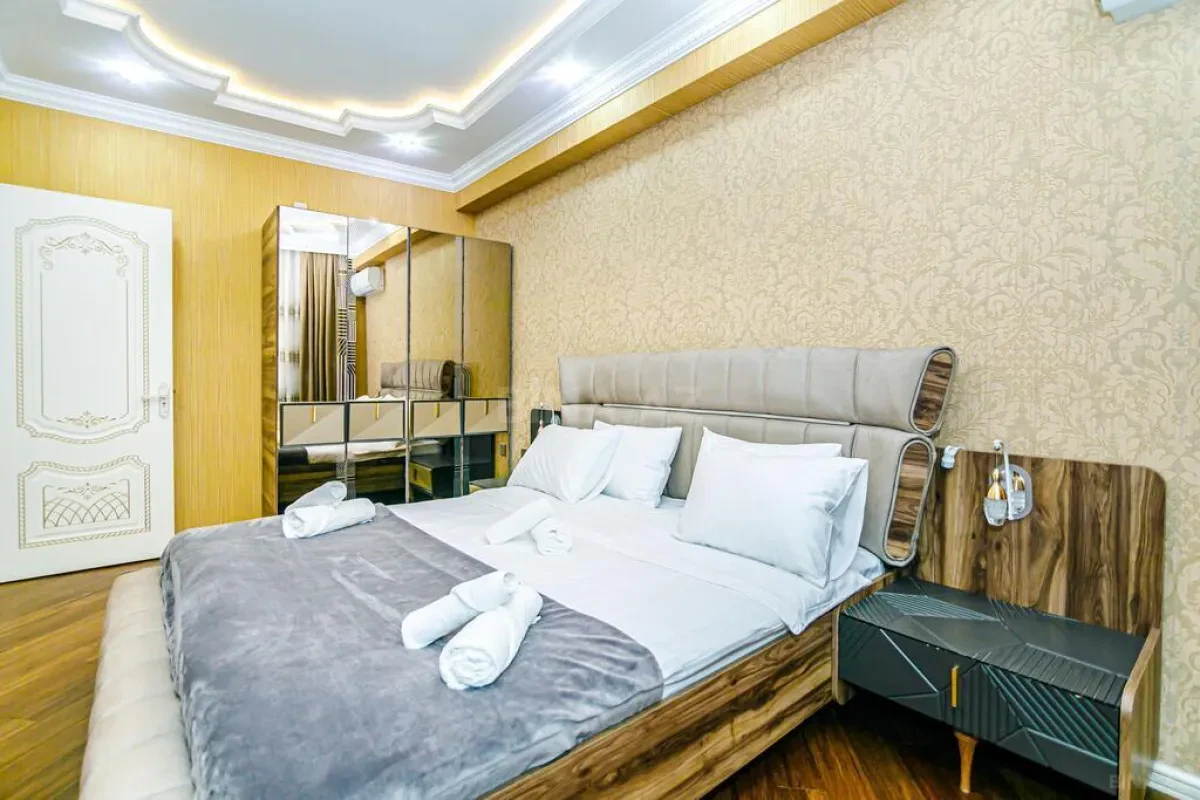 Kirayə verilir 2 otaqlı mənzil 105 m²