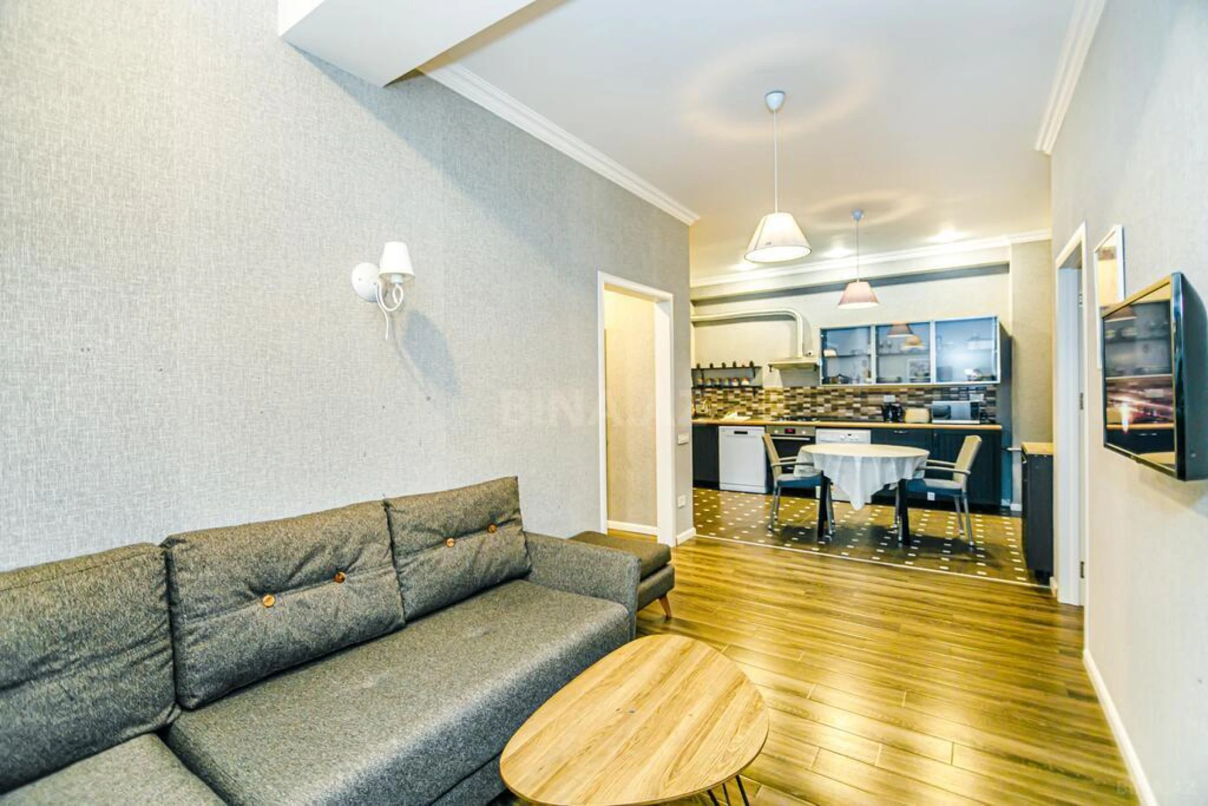 Kirayə verilir 2 otaqlı mənzil 110 m²