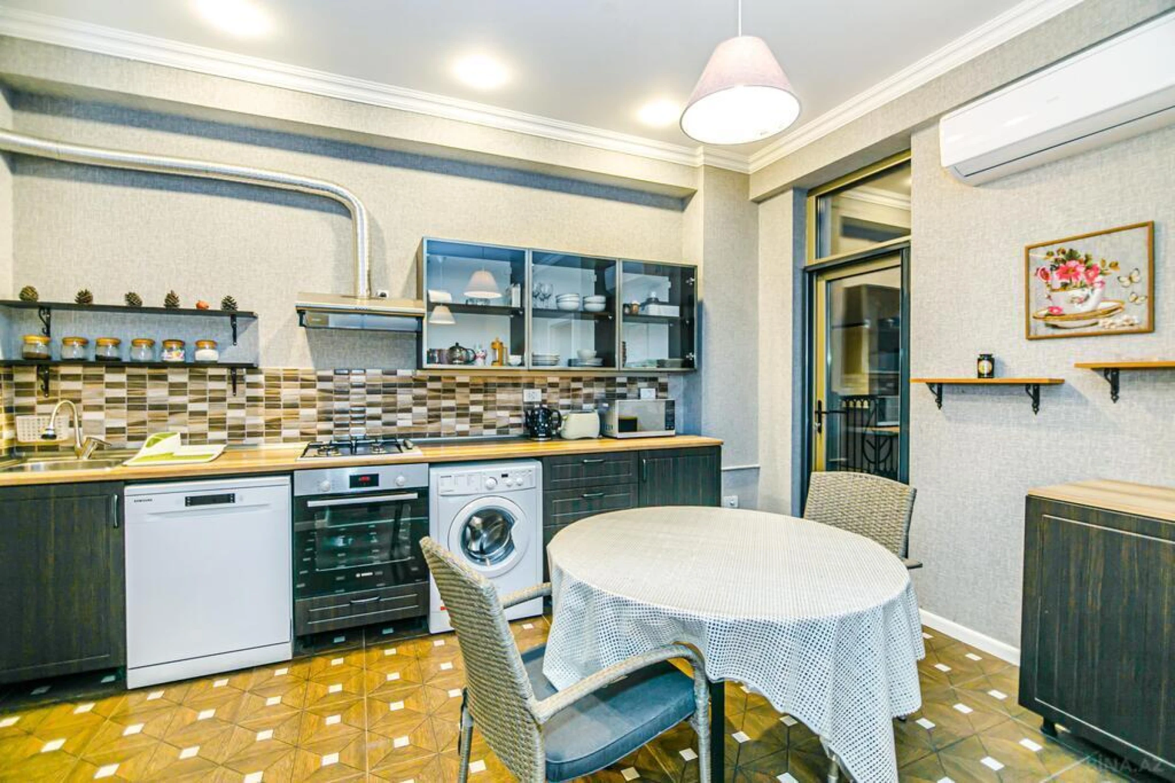 Kirayə verilir 2 otaqlı mənzil 110 m²