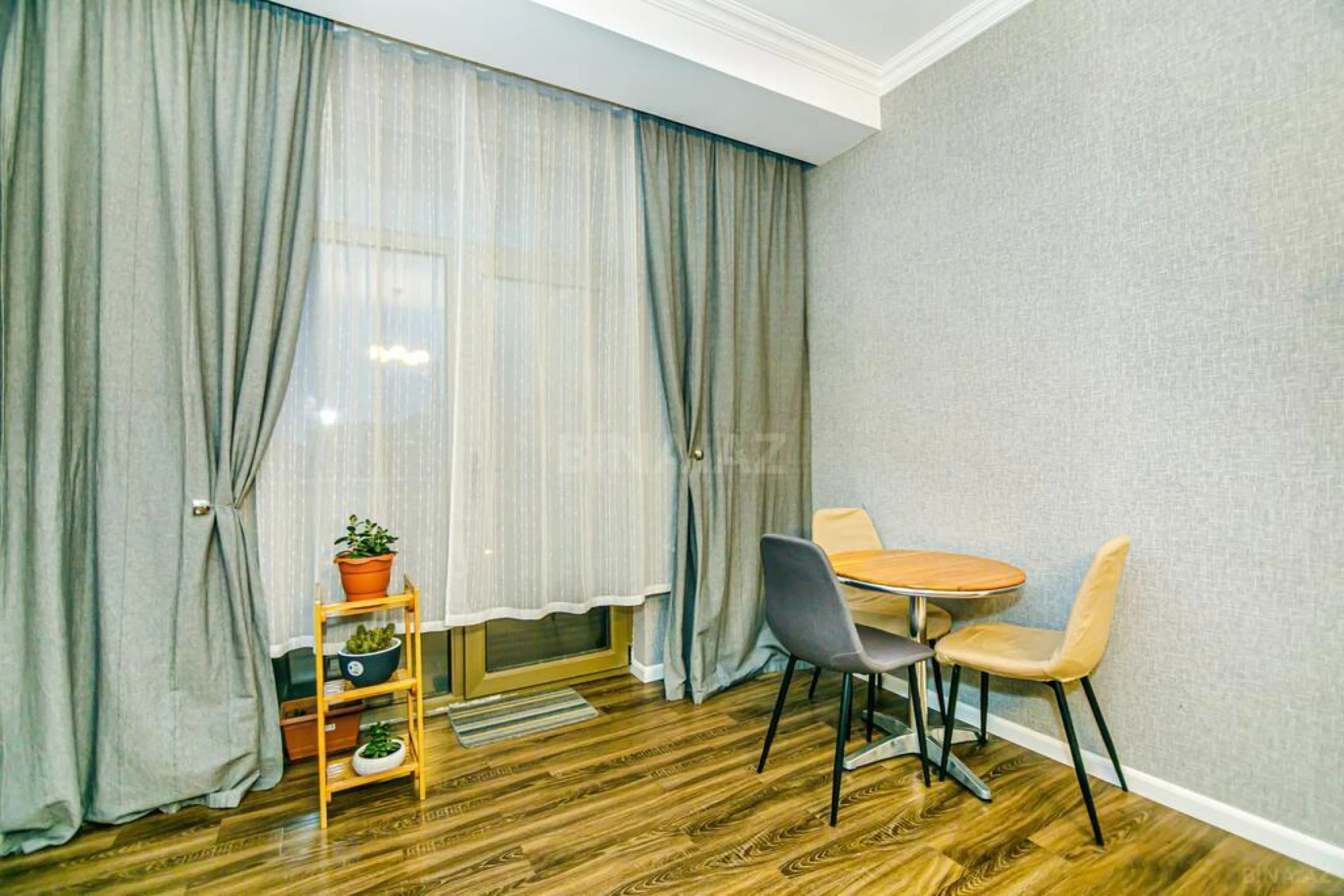 Kirayə verilir 2 otaqlı mənzil 110 m²