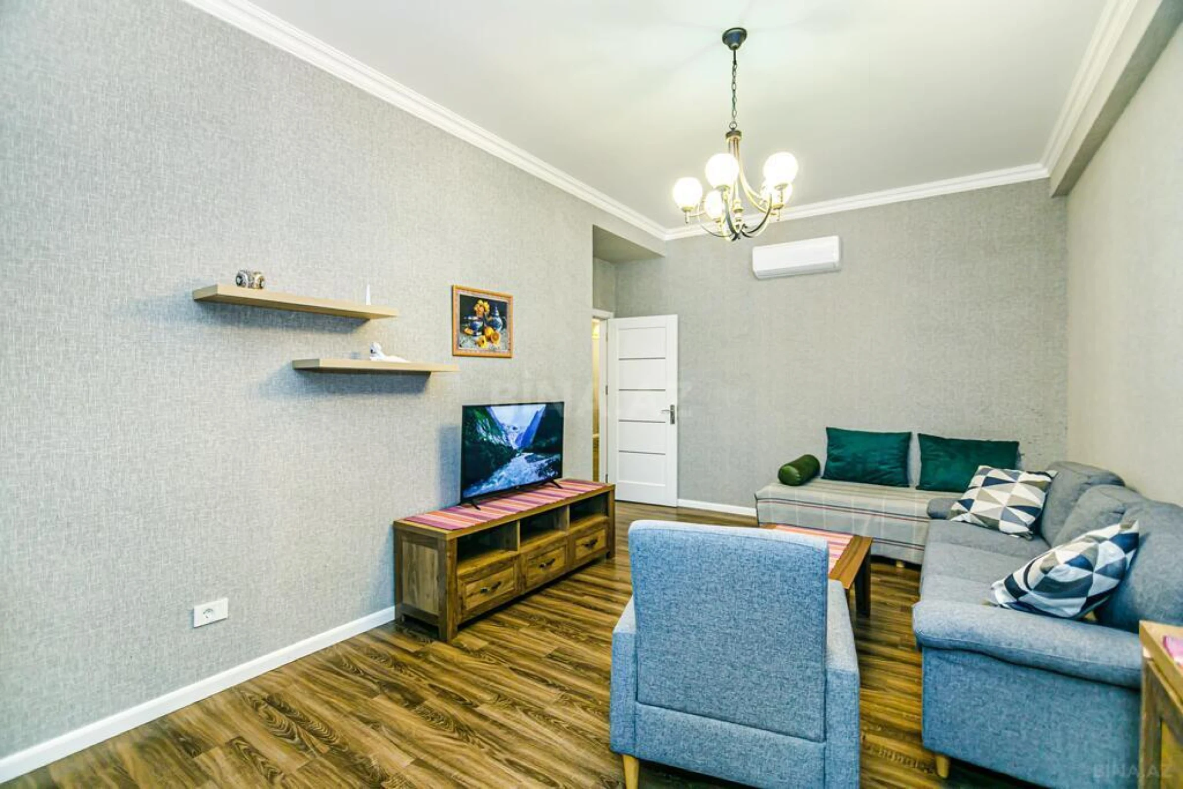 Kirayə verilir 2 otaqlı mənzil 110 m²